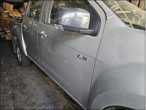 isuzu dmax sağ ön kapı