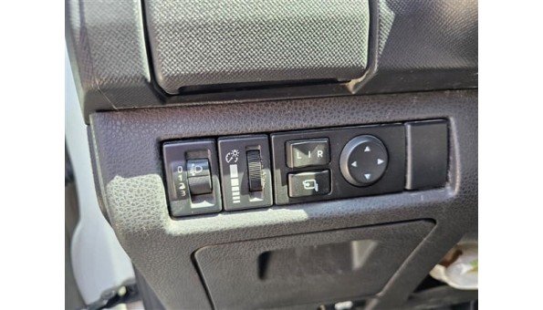 isuzu dmax euro 5 far ayna ayar düğmesi