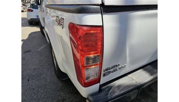 isuzu dmax euro 5 sol arka stop camı
