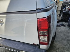 isuzu dmax euro 5 sağ arka stop camı